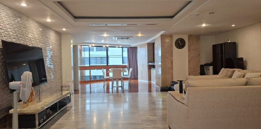 Condo in Watthana, Bangkok, Thailand, 3 bedrooms № 172537