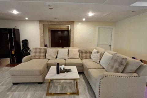 Condo in Watthana, Bangkok, Thailand, 3 bedrooms № 172537 - photo 3