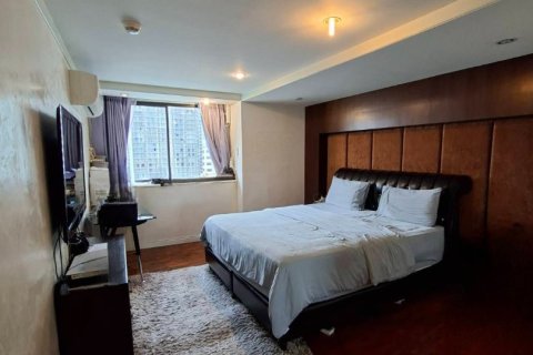 Condo in Watthana, Bangkok, Thailand, 3 bedrooms № 172537 - photo 2