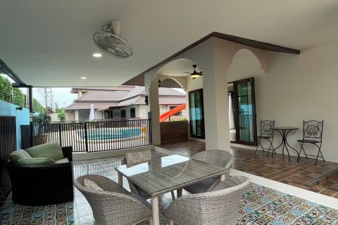 Casa de 5 dormitorios en Pattaya, Tailandia № 63684 - foto 8