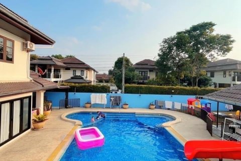 Casa de 5 dormitorios en Pattaya, Tailandia № 63684 - foto 3