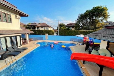 Maison à Pattaya, Thaïlande 5 chambres № 63684