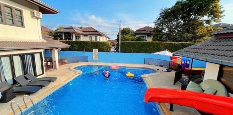 Casa de 5 dormitorios en Pattaya, Tailandia № 63684