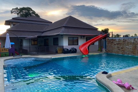 Casa de 5 dormitorios en Pattaya, Tailandia № 63684 - foto 4