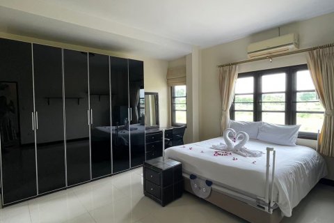 Casa de 5 dormitorios en Pattaya, Tailandia № 63684 - foto 25