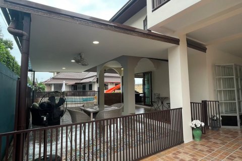 Casa de 5 dormitorios en Pattaya, Tailandia № 63684 - foto 9