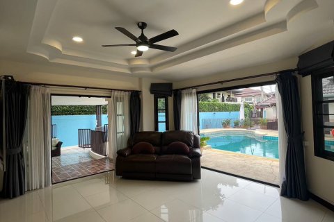 Casa de 5 dormitorios en Pattaya, Tailandia № 63684 - foto 11