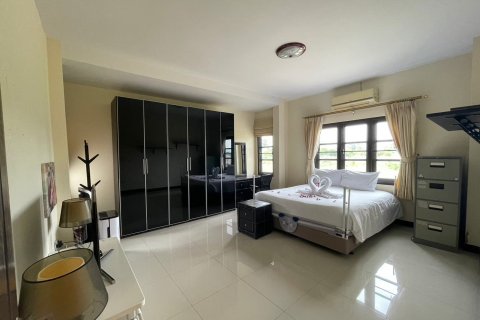 Casa de 5 dormitorios en Pattaya, Tailandia № 63684 - foto 26