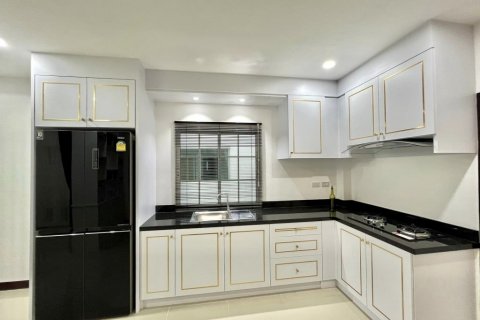 Casa de 3 dormitorios en Pattaya, Tailandia № 63687 - foto 15