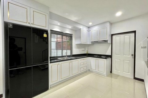 Casa de 3 dormitorios en Pattaya, Tailandia № 63687 - foto 16