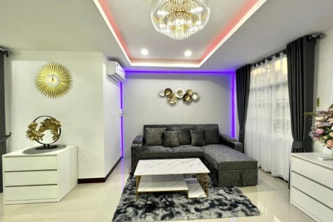 Casa de 3 dormitorios en Pattaya, Tailandia № 63687 - foto 9