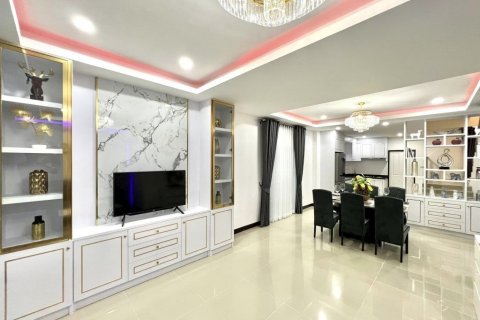Casa de 3 dormitorios en Pattaya, Tailandia № 63687 - foto 10