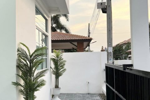 Casa de 3 dormitorios en Pattaya, Tailandia № 63687 - foto 4