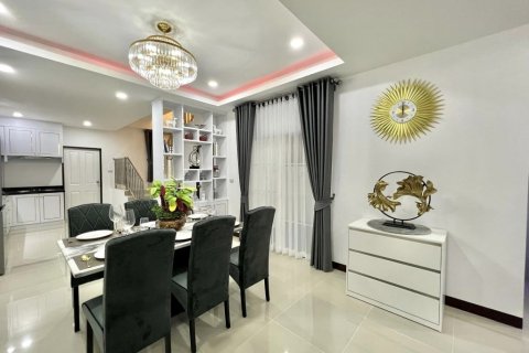 Casa de 3 dormitorios en Pattaya, Tailandia № 63687 - foto 12