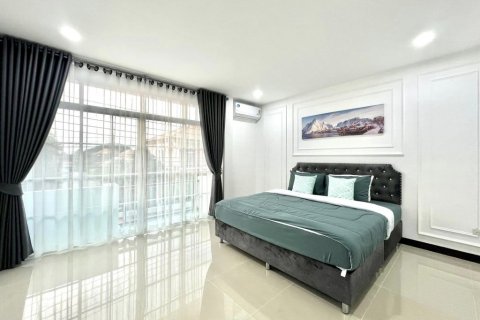 Casa de 3 dormitorios en Pattaya, Tailandia № 63687 - foto 23