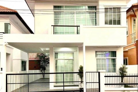 Casa de 3 dormitorios en Pattaya, Tailandia № 63687