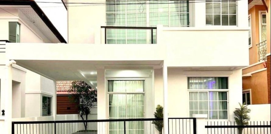 Casa de 3 dormitorios en Pattaya, Tailandia № 63687
