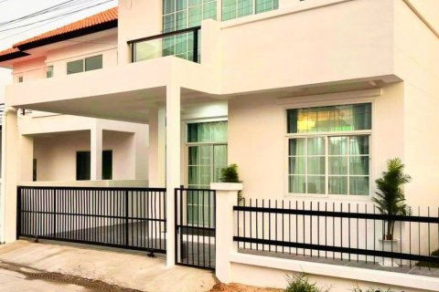 Casa de 3 dormitorios en Pattaya, Tailandia № 63687 - foto 3