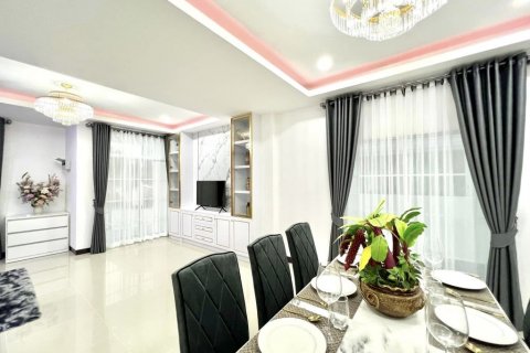 Casa de 3 dormitorios en Pattaya, Tailandia № 63687 - foto 14