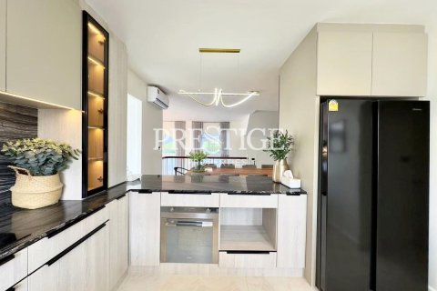 House in Pattaya, Thailand 5 bedrooms № 197863 - photo 7