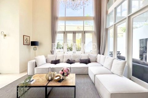 House in Pattaya, Thailand 5 bedrooms № 197863 - photo 3