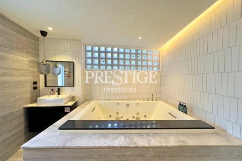 House in Pattaya, Thailand 5 bedrooms № 197863 - photo 9