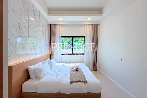 Casa de 4 dormitorios en Pattaya, Tailandia № 197858 - foto 18