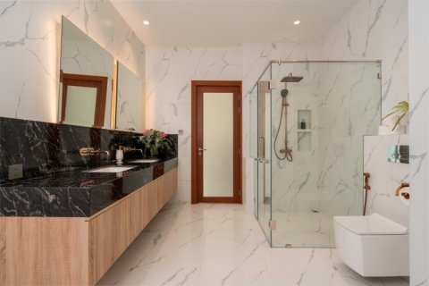 Chalet de 3 dormitorios en Hua Hin, Tailandia № 168385 - foto 17