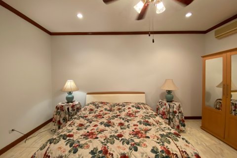 Chalet de 6 dormitorios en Hua Hin, Tailandia № 168349 - foto 24
