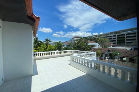 Chalet de 6 dormitorios en Hua Hin, Tailandia № 168349 - foto 28