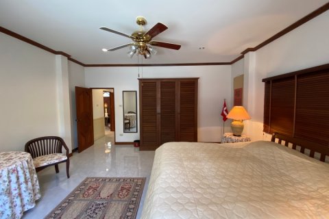 Chalet de 6 dormitorios en Hua Hin, Tailandia № 168349 - foto 20