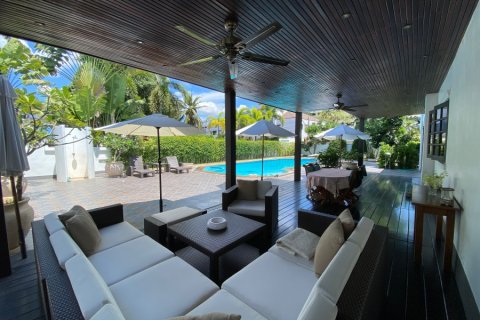 Chalet de 6 dormitorios en Hua Hin, Tailandia № 168349 - foto 6