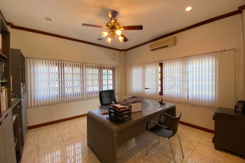 Chalet de 6 dormitorios en Hua Hin, Tailandia № 168349 - foto 26