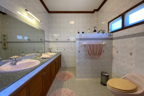 Chalet de 6 dormitorios en Hua Hin, Tailandia № 168349 - foto 25