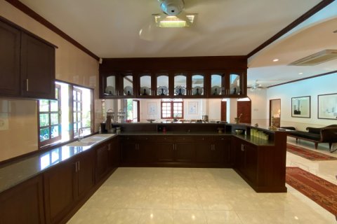 Chalet de 6 dormitorios en Hua Hin, Tailandia № 168349 - foto 12