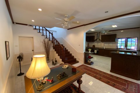 Chalet de 6 dormitorios en Hua Hin, Tailandia № 168349 - foto 15