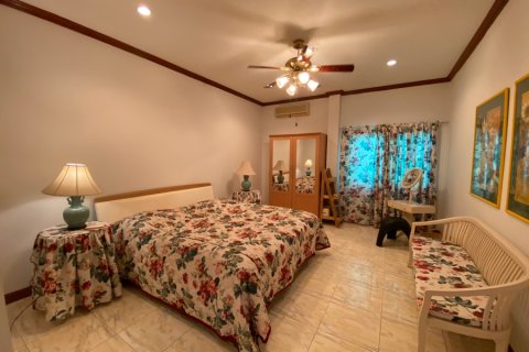 Chalet de 6 dormitorios en Hua Hin, Tailandia № 168349 - foto 23