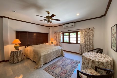 Chalet de 6 dormitorios en Hua Hin, Tailandia № 168349 - foto 19