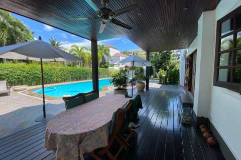 Chalet de 6 dormitorios en Hua Hin, Tailandia № 168349 - foto 7