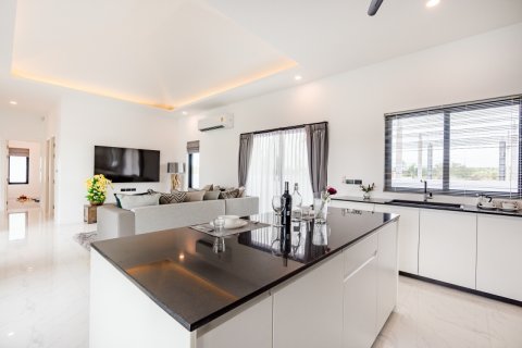 Chalet de 3 dormitorios en Hua Hin, Tailandia № 168384 - foto 22