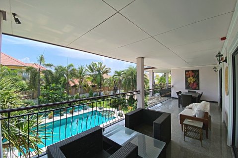 Chalet de 3 dormitorios en Hua Hin, Tailandia № 168352 - foto 21