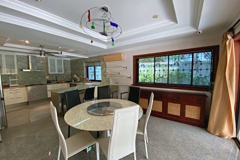 Chalet de 3 dormitorios en Hua Hin, Tailandia № 168352 - foto 11