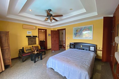 Chalet de 3 dormitorios en Hua Hin, Tailandia № 168352 - foto 18