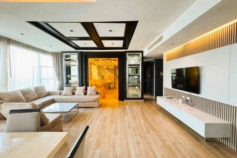 Condo in Bangkok, Thailand, 3 bedrooms № 180852