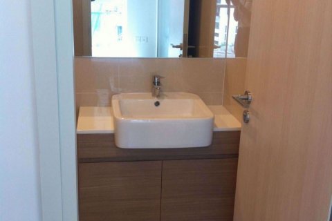 Condominio de 1 dormitorio en Huai Khwang, Bangkok, Tailandia № 62584 - foto 4