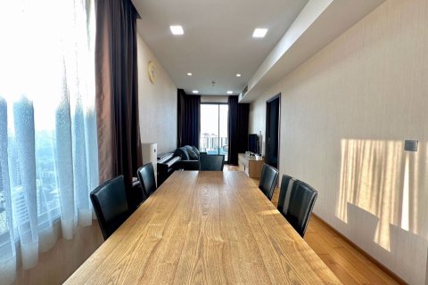 Condominio de 2 dormitorios en Khlong Toei, Bangkok, Tailandia № 62587 - foto 2