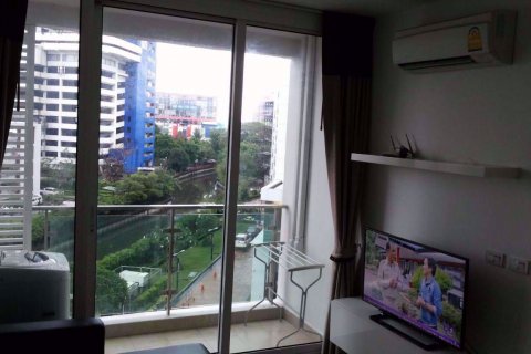 Condominio de 1 dormitorio en Huai Khwang, Bangkok, Tailandia № 62585 - foto 12