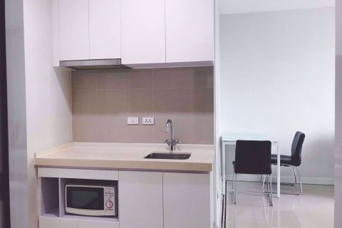 Condominio de 1 dormitorio en Huai Khwang, Bangkok, Tailandia № 62585 - foto 4
