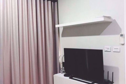 Condominio de 1 dormitorio en Huai Khwang, Bangkok, Tailandia № 62585 - foto 3