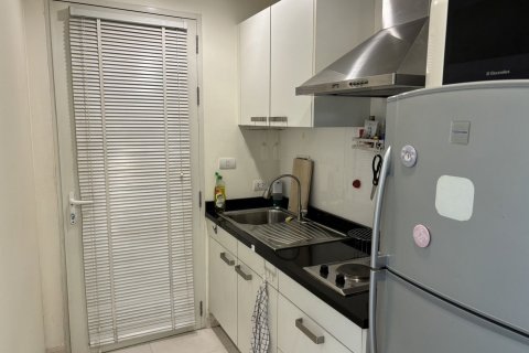 Студия в кондо в Ваттхане, Бангкок, Таиланд № 142405 - фото 9